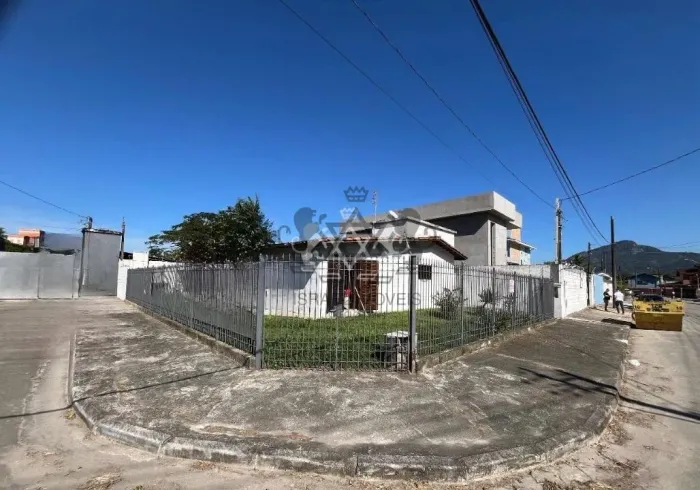 Casa à venda no Sumaré - Caraguatatuba / SP - Cod. CA0408