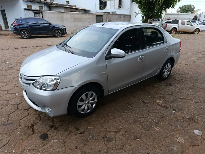 Toyota Etios XS Sedan 1.5 Flex 16V 4P Mec. 2014