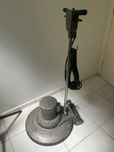 VENDO ENCERADEIRA INDUSTRIAL POTENTE