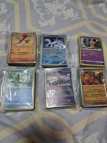 300 cartas de Pokémon