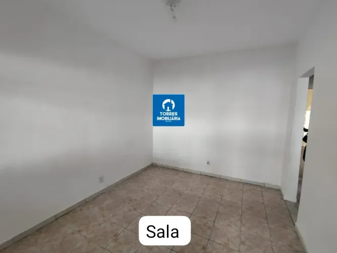 Casa de 2 quartos e garagem para locação no Barro Vermelho
