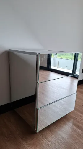 Mesa de Cabeceira Espelhada