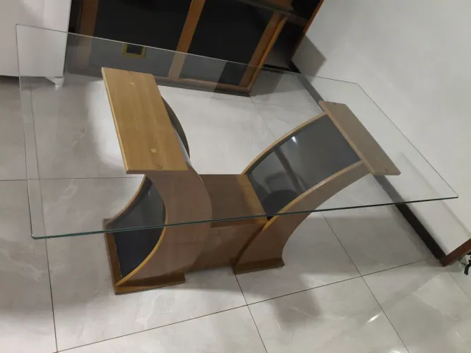 Vendo Mesa de jantar para 6 cadeiras