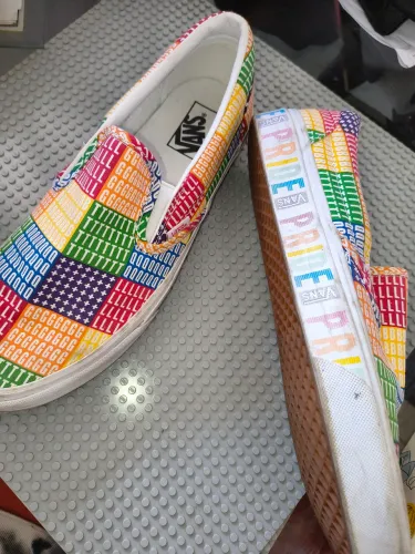 Tênis Vans UA Classic Pride Slip-On Unissex (Tamanho 42 Masculino)