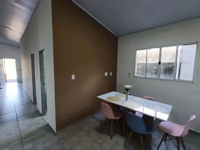 Casa com 4 Quarto(s) e 3 banheiro(s) para Alugar, 160 m² por R$ 2500 / Mês