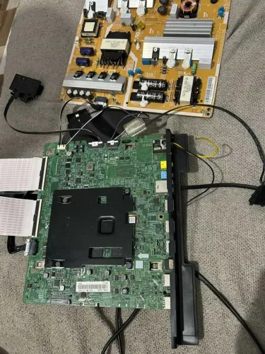 Vende-se Placa principal e placa fonte de smartv Samsung 