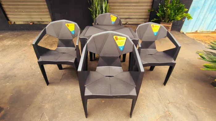 Mesas e cadeiras diamond 