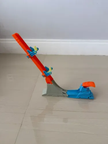 Pista Hot Wheels Lançador Vertical da Mattel