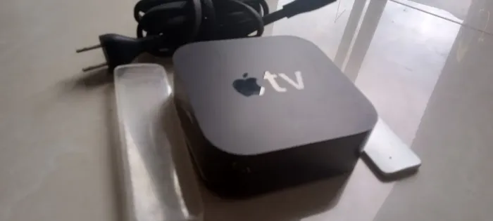 Wi-fi iCloud em branco 64GB 4K Controle e cabo 
