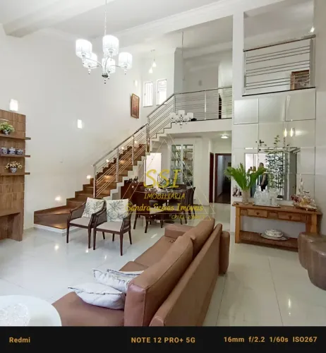 Casa à Venda em Franca-SP: Espaçosa Residência na Vila Flores com 4 Quartos, 3 Suítes e 29