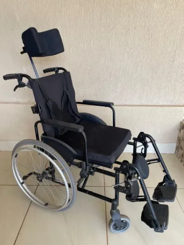 Cadeira de rodas reclinável e dobrável (MA3R ORTOMOBIL)