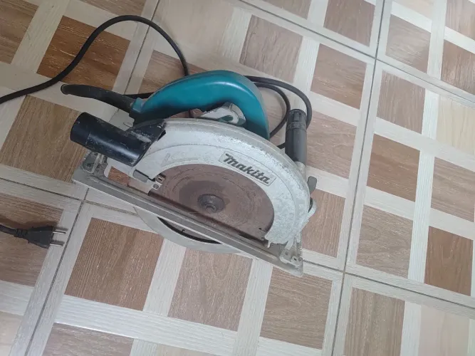 Makita 5902b