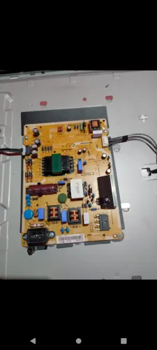 TV SAMSUNG 43 POLEGADAS TELA QUEBRADA , PESINHO PLACAS TUDO EM OTIMO ESTADO