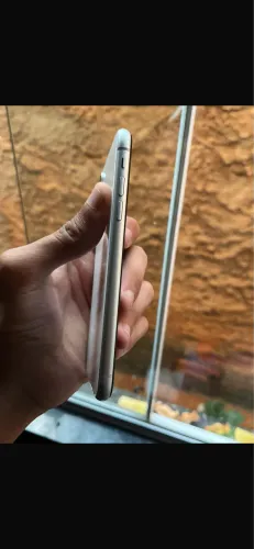 IPhone XR 128gb sem trincado todo original menos bateria, está zero!