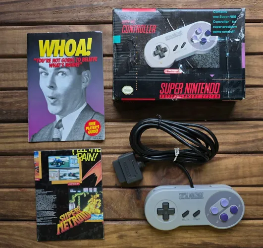 Controle Original Super Nintendo (SNES) na Caixa + Encartes Originais (CIB)