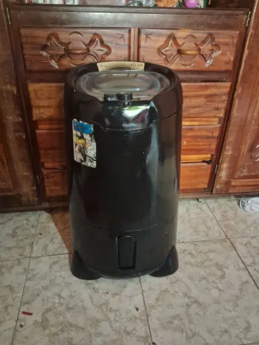 Vendo esta centrífuga 15 kilos semi nova nao troco sou de Porto Velho