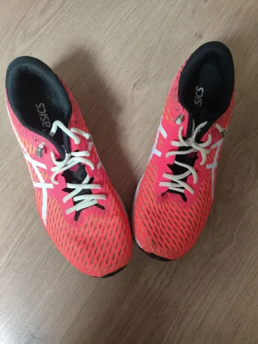Tênis Asics modelo Hyper Speed 39-40, novo