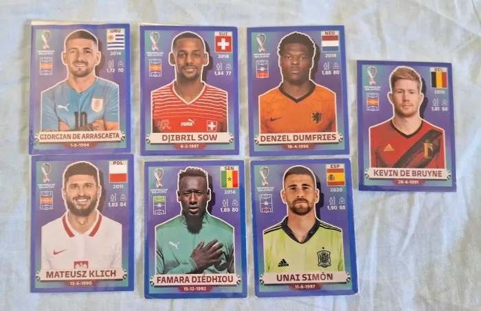 Lote 7 Figurinhas Blue Border Panini Qatar 2022 - Edição Internacional (Itália)