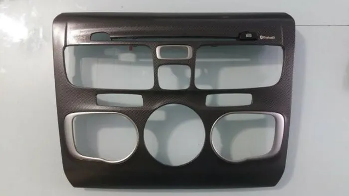 Moldura central Citroen C4 Lounge