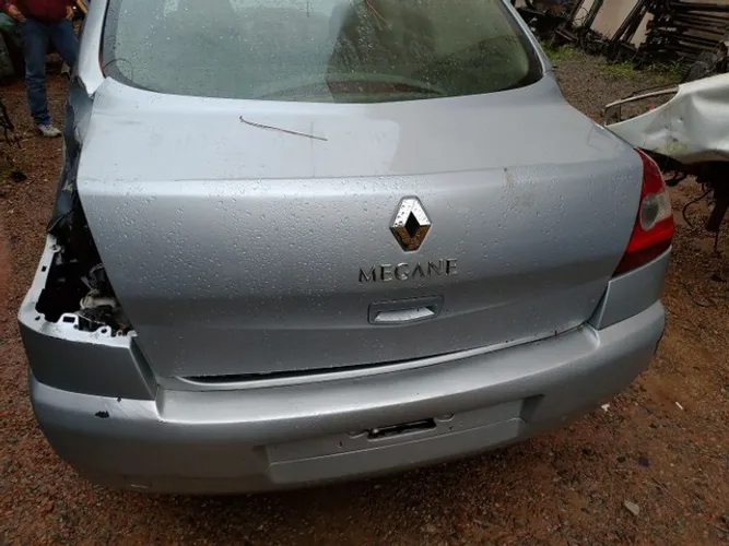 Tampa traseira Renault Megane sedan 