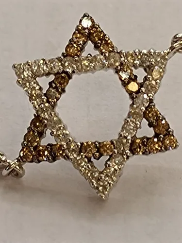 Pulseira em ouro branco com estrela de brilhantes colorido