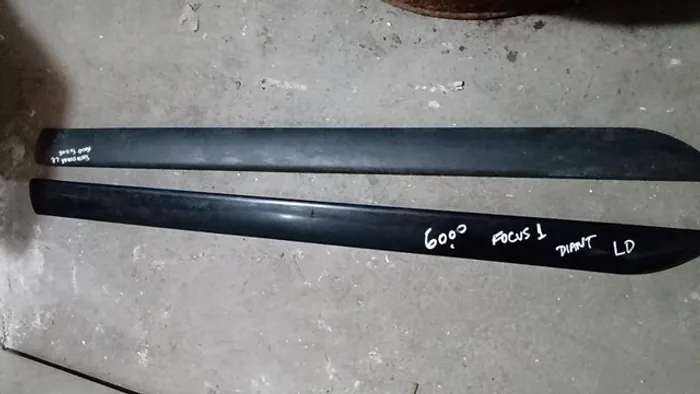 Friso Porta dianteira direita Ford Focus 2000 / 2008