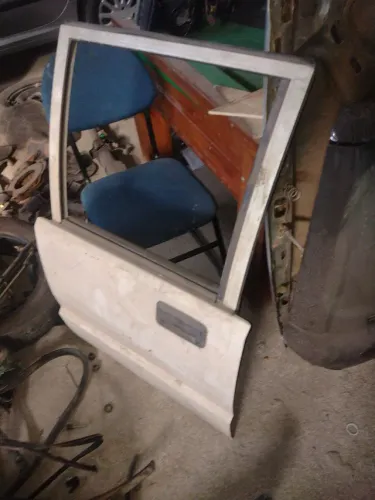 Porta traseira da L200 quadrada 