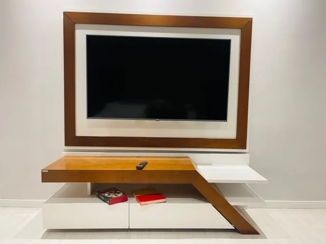 Rack + Painel Madeira Maciça