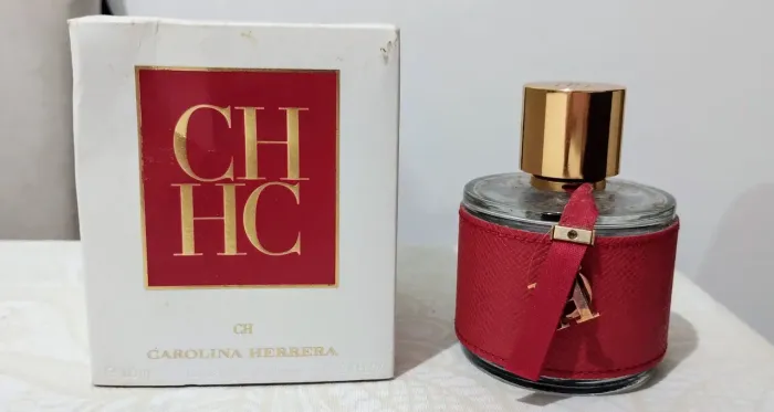 Caixa e Perfume Carolina Herrera (vazio)