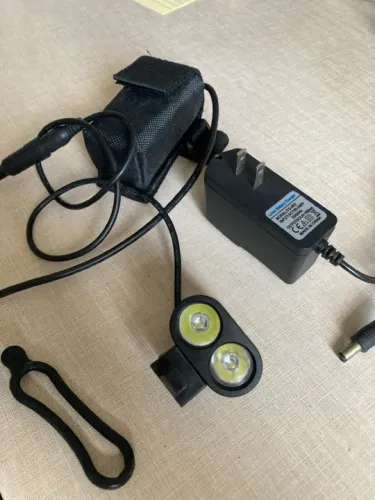 Farol Bike 2 Leds T6 Profissional 7.000 Lumens - Luz muito forte.