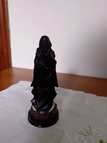 Estátua de Santa Edwiges, em resina e novinha perfeita 