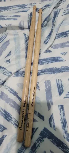 Baquetas da Banda Nazaréth Autografadas