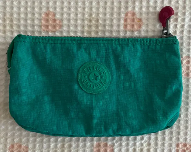 Bolsinha verde Kipling