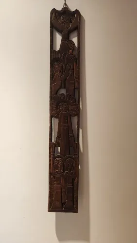 Escultura em madeira entalhada religiosa