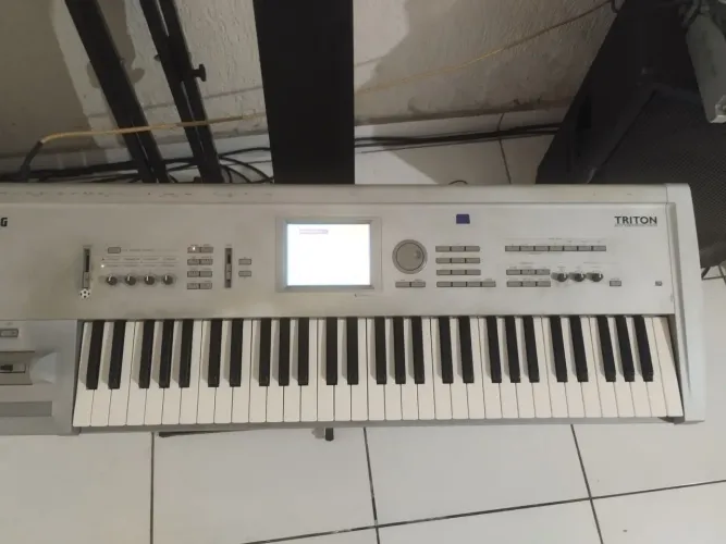 Teclado Korg Triton classic 