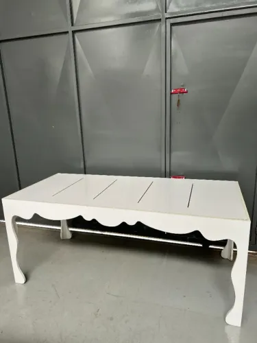 CONJUNTO DE DUAS MESAS BRANCAS