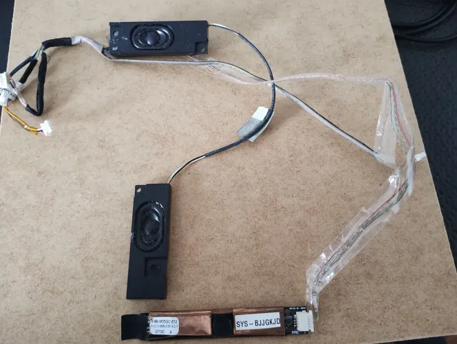 Kit Webcam original Notebook positivo V56 + Par  alto falantes 