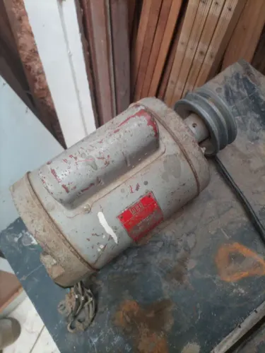 Motor de 1CV para Serra circular com 2 polias .