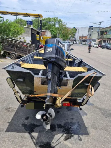 Barco completo, com motor de popa Mercury 25HP, motor elétrico e reboque legalizado