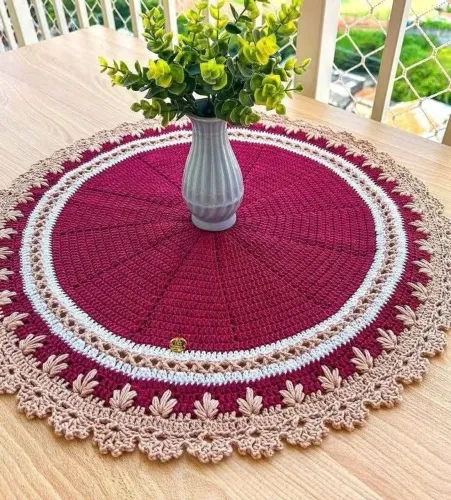 Centro de mesa / tapete redondo de crochê 