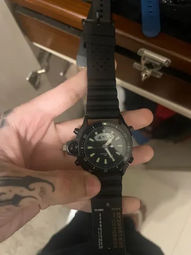 Relógio Eco Dive com design esportivo