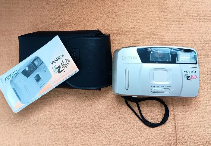 Camera fotográfica yashica EZ MATR