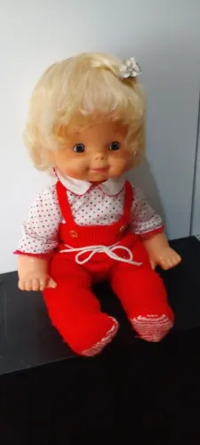 Bebê engatinha da Estrela 