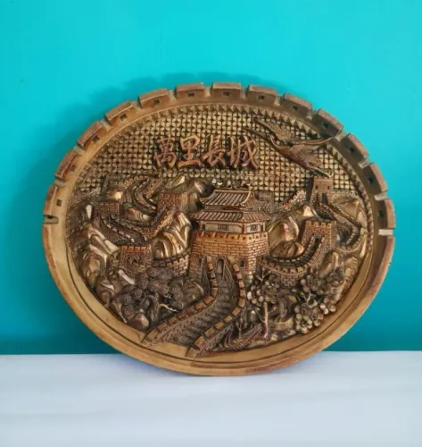 Antiga placa de parede chinesa com a muralha da china