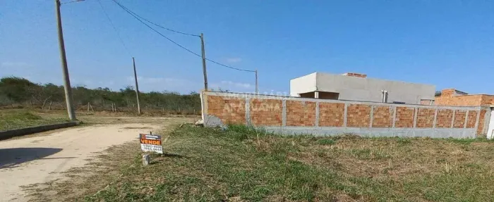 Lote à venda em condomínio na Fazendinha - Araruama/RJ.