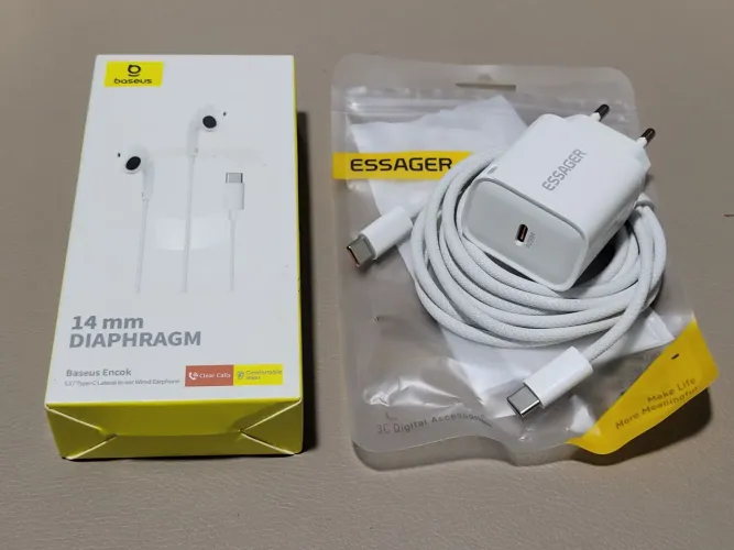 Kit Carregador 30w + Cabo USB-C + Fone USB-C 