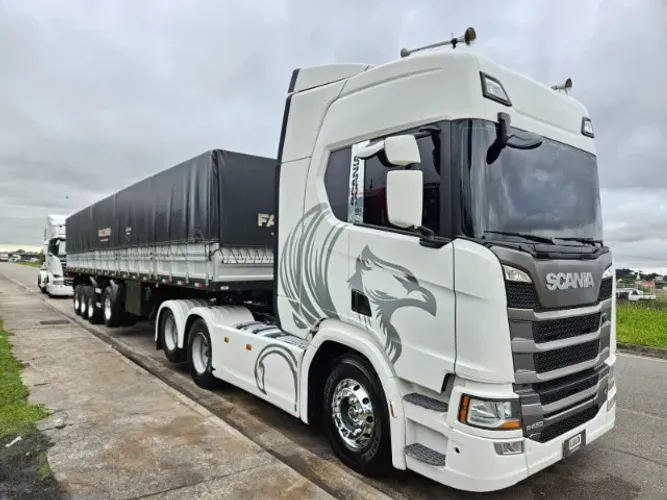 Scania R450 6x2 Highline Ano 23 Teto Alto Automático+4 Eixo Facchini ano 23 tampa alumínio