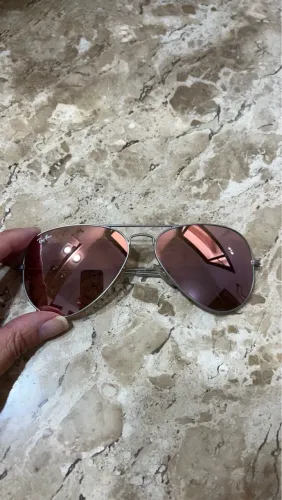 Óculos de sol Ray-Ban Aviator, com lente espelhada rosé e armação prata original