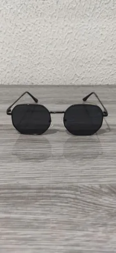Óculos de Sol Hexagonal - Estilo Único!