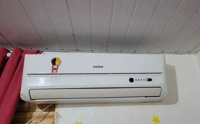 Vendo central de ar da marca Cônsul de 12mil btu's.